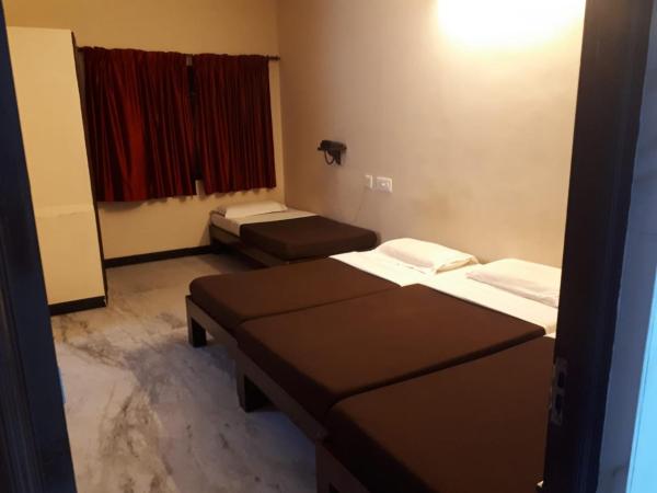 Rmc travellers inn : photo 1 de la chambre chambre quadruple classique