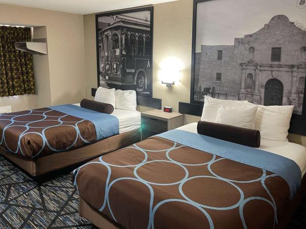 Super 8 by Wyndham San Antonio Downtown NE : photo 2 de la chambre chambre 2 lits queen-size - non-fumeurs