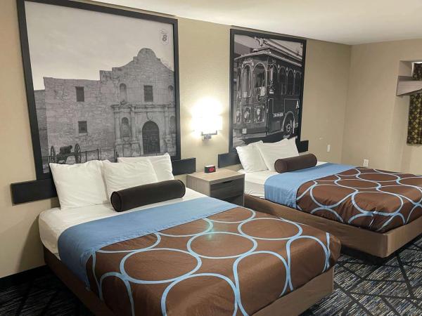 Super 8 by Wyndham San Antonio Downtown NE : photo 3 de la chambre chambre avec 2 lits queen-size - accessible aux personnes à mobilité réduite - non-fumeurs