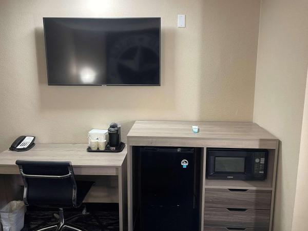 Super 8 by Wyndham San Antonio Downtown NE : photo 3 de la chambre chambre lit queen-size - non-fumeurs