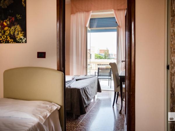 Hotel La Pace : photo 1 de la chambre chambre quadruple