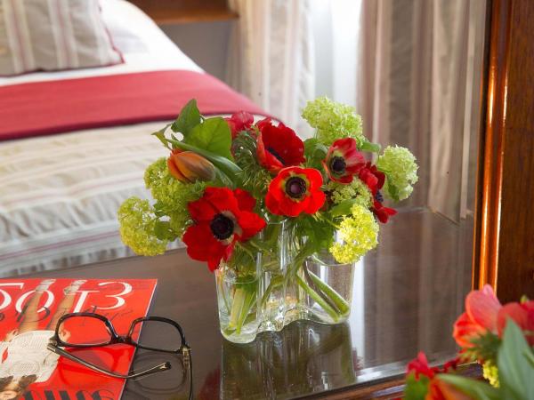 New Orient Hotel : photo 1 de la chambre chambre lits jumeaux supérieure avec balcon et baignoire