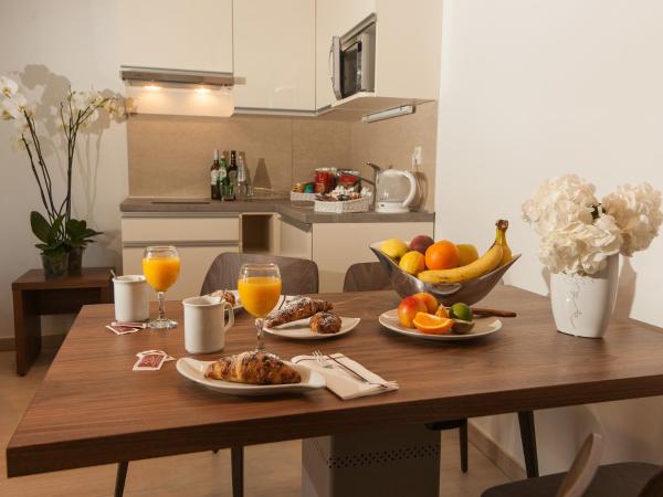 Aparthotel Miramare : photo 2 de la chambre appartement 1 chambre avec balcon (2 adultes) - vue sur parc 