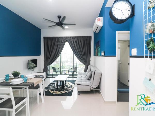 SKS Pavilion Residence by UHA : photo 4 de la chambre appartement avec balcon