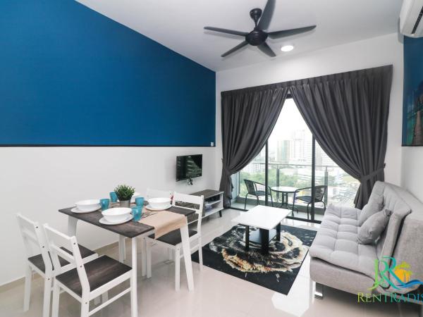 SKS Pavilion Residence by UHA : photo 1 de la chambre appartement avec balcon