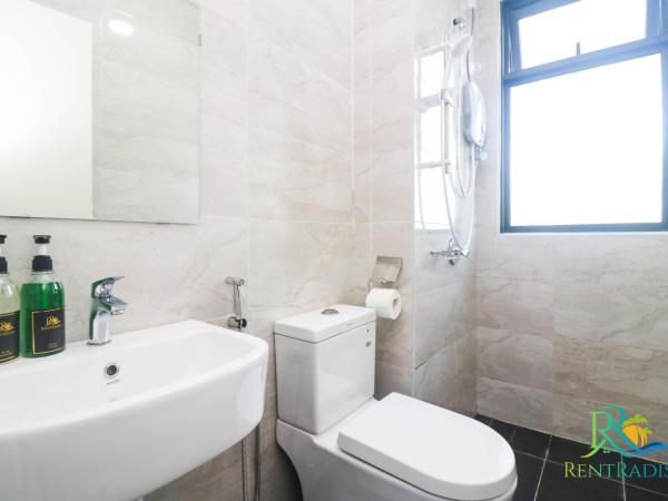 SKS Pavilion Residence by UHA : photo 10 de la chambre appartement avec balcon