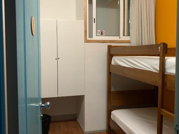 Meeting Hostel : photo 3 de la chambre petite chambre lits jumeaux