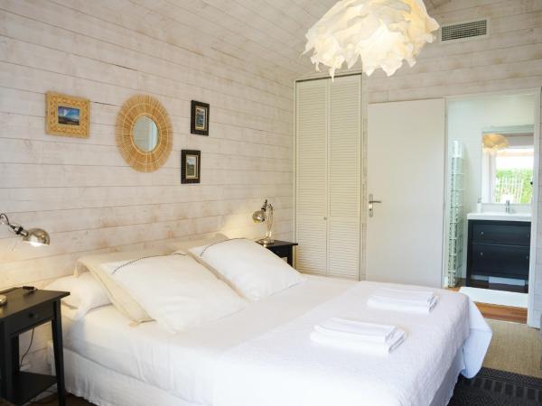 Chambres d'hôtes Villa Surcouf : photo 1 de la chambre chambre double - vue sur jardin