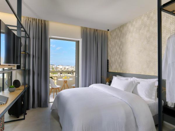 Stay 365 Heraklion Apart Hotel : photo 3 de la chambre chambre supérieure lit queen-size