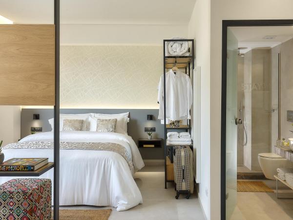 Stay 365 Heraklion Apart Hotel : photo 9 de la chambre chambre supérieure lit queen-size