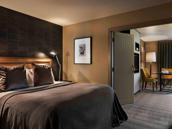 Hotel St Moritz Queenstown - MGallery by Sofitel : photo 9 de la chambre alpine two bedroom suite with two king beds and lake view