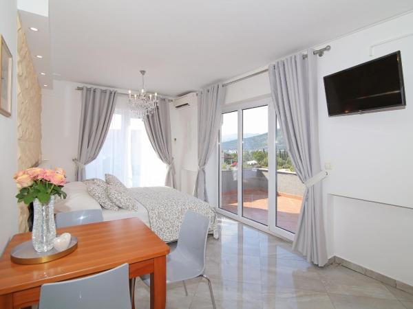 Villa Antea Apartments : photo 4 de la chambre studio double deluxe avec terrasse 
