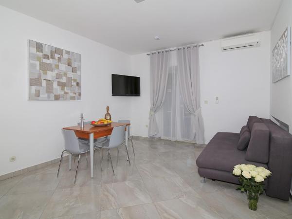Villa Antea Apartments : photo 5 de la chambre appartement 1 chambre de luxe avec terrasse