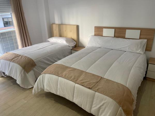 Pensión Portugal : photo 3 de la chambre chambre triple avec salle de bains commune