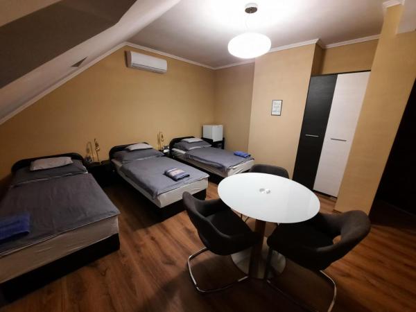 Borostyán Panzió : photo 2 de la chambre chambre triple avec salle de bains privative