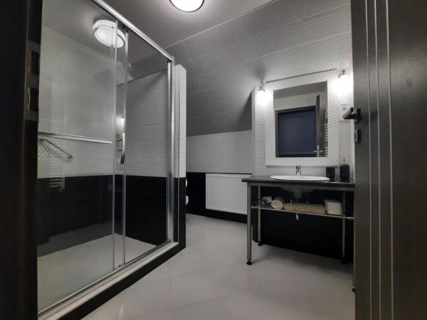 Borostyán Panzió : photo 5 de la chambre chambre quadruple avec salle de bains privative