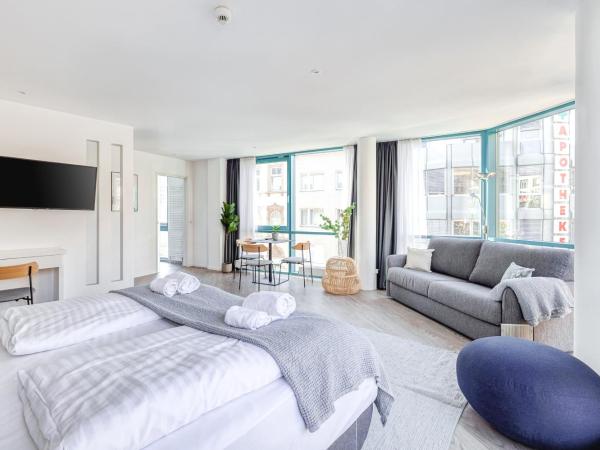 limehome Köln Friesenplatz - Digital Access : photo 1 de la chambre suite xxl with sofa bed - street view