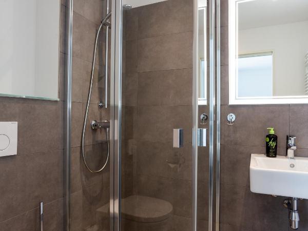 limehome Köln Friesenplatz - Digital Access : photo 9 de la chambre suite m with street view