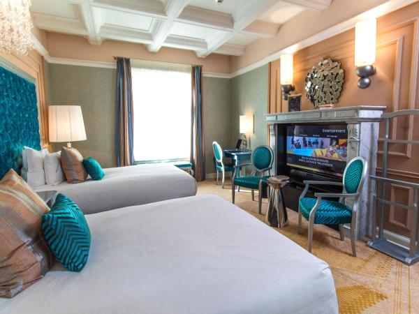 Aria Hotel Budapest by Library Hotel Collection : photo 6 de la chambre grande chambre de luxe avec lits doubles