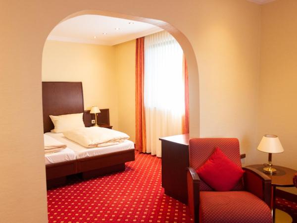 Hotel Haus am Zoo : photo 1 de la chambre chambre triple confort avec vue sur jardin