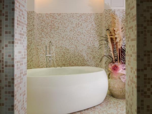 Albergo Rossini 1936 - Small & Charming : photo 5 de la chambre suite junior avec bain à remous