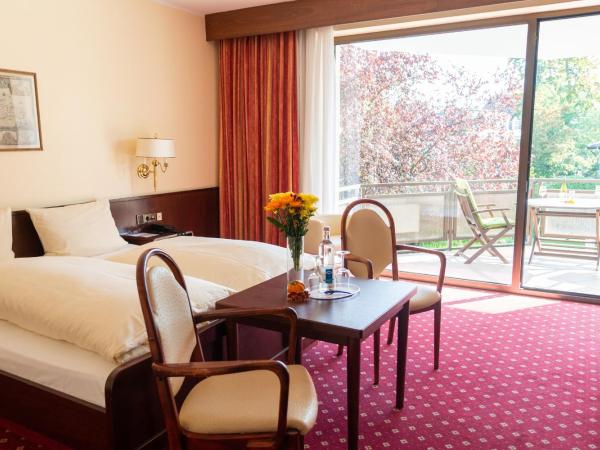 Hotel Haus am Zoo : photo 2 de la chambre chambre double - vue sur jardin