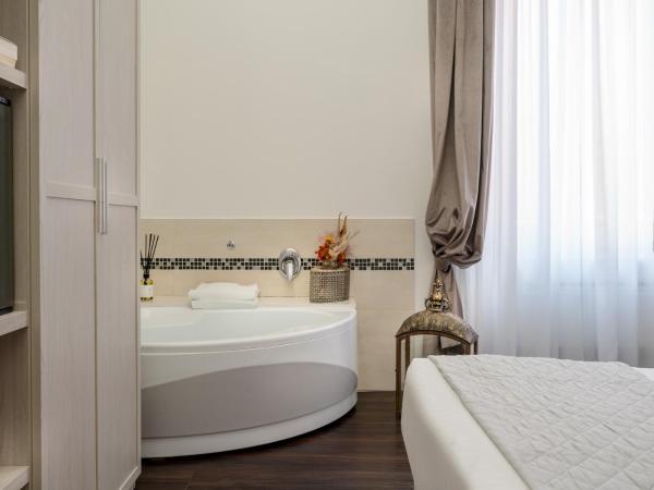 Albergo Rossini 1936 - Small & Charming : photo 8 de la chambre suite exécutive avec bain à remous
