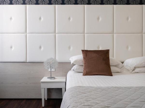 Albergo Rossini 1936 - Small & Charming : photo 3 de la chambre suite exécutive avec bain à remous