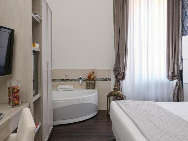 Albergo Rossini 1936 - Small & Charming : photo 7 de la chambre suite exécutive avec bain à remous