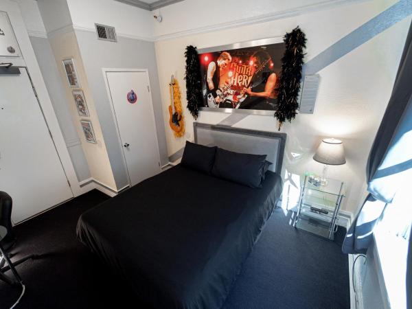 Music City Hotel - Home of the San Francisco Music Hall of Fame : photo 2 de la chambre chambre metallica avec salle de bains commune