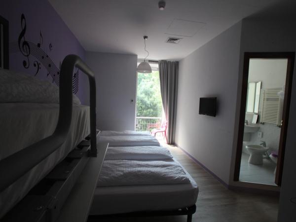 Hotel Nologo : photo 5 de la chambre chambre quadruple
