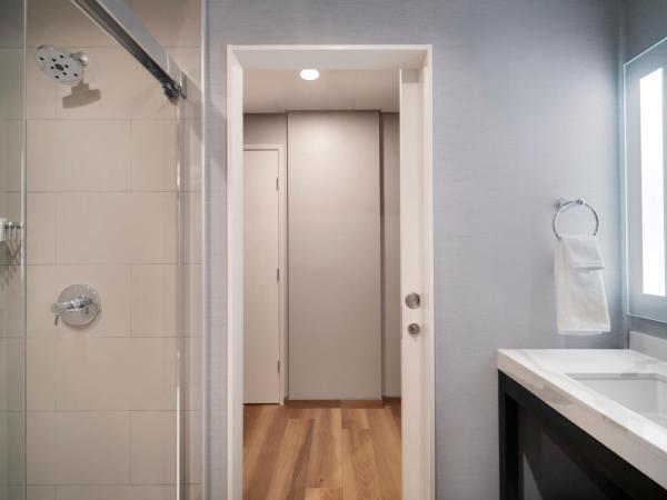 Hyatt Place LAX/Century BLVD : photo 5 de la chambre chambre lit king-size avec canapé-lit