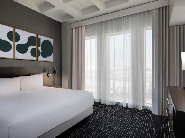 Hyatt House LAX Century Blvd : photo 3 de la chambre cabinet de travail avec lit king-size