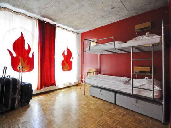 Five Elements Hostel Frankfurt : photo 1 de la chambre lit simple dans dortoir mixte (4 adultes) 