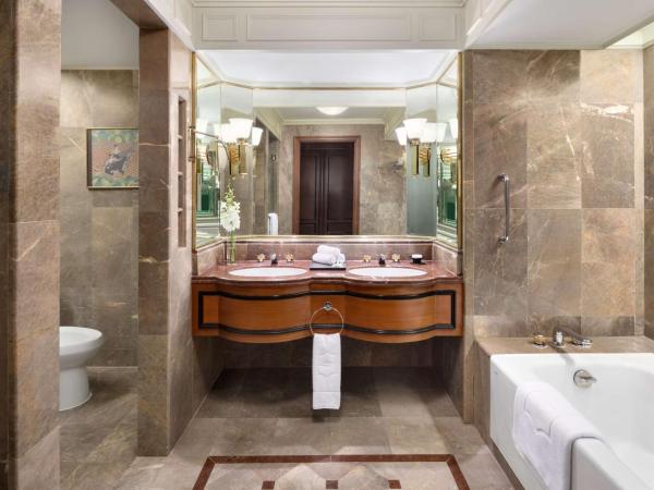 Shangri-La Bangkok : photo 3 de la chambre chambre lit king-size aile krungthep - vue sur rivière