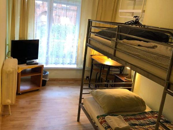 U Szermierzy : photo 2 de la chambre chambre double avec douche