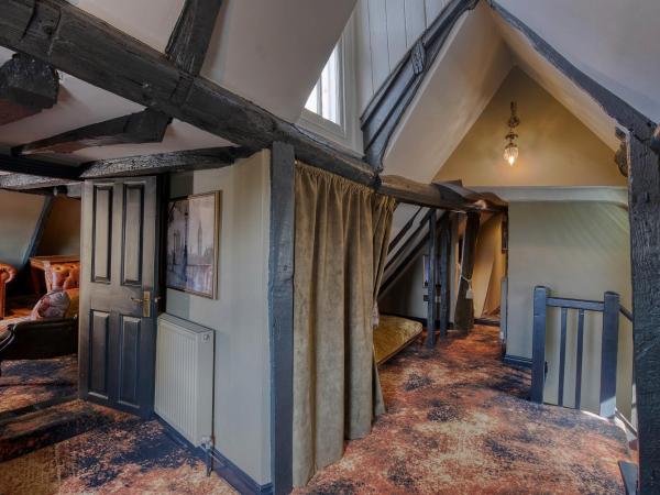 Guy Fawkes Inn : photo 2 de la chambre suite avec lit double