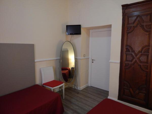 Hospederia Marqués : photo 2 de la chambre chambre triple avec salle de bains commune