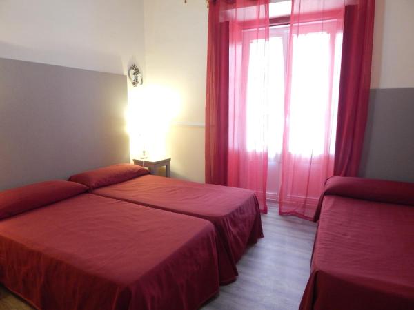 Hospederia Marqués : photo 4 de la chambre chambre triple avec salle de bains privative