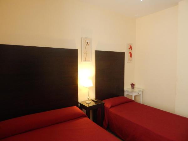 Hospederia Marqués : photo 2 de la chambre chambre triple avec salle de bains privative