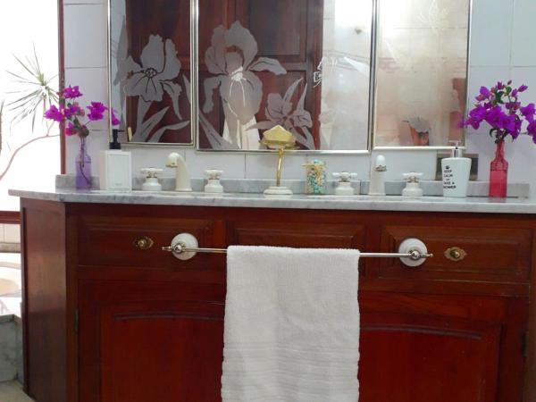 Tanino Guest House : photo 5 de la chambre suite lit king-size avec baignoire spa