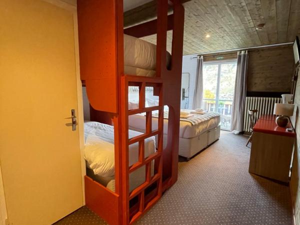 Hôtel La Chaumière : photo 2 de la chambre chambre familiale (2 adultes + 2 enfants) - petit-déjeuner gratuit