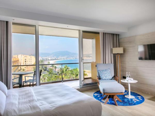 Radisson Blu Hotel Nice : photo 1 de la chambre suite avec terrasse - vue sur baie