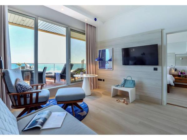 Radisson Blu Hotel Nice : photo 1 de la chambre suite avec terrasse - vue sur mer