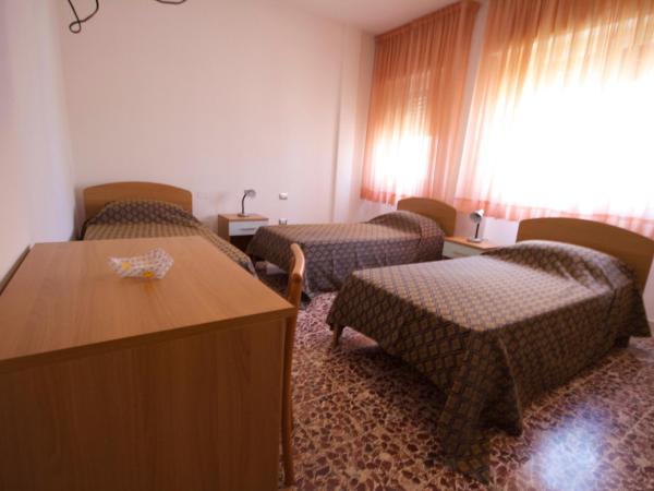 B&B Santa Gilla : photo 2 de la chambre chambre triple basique