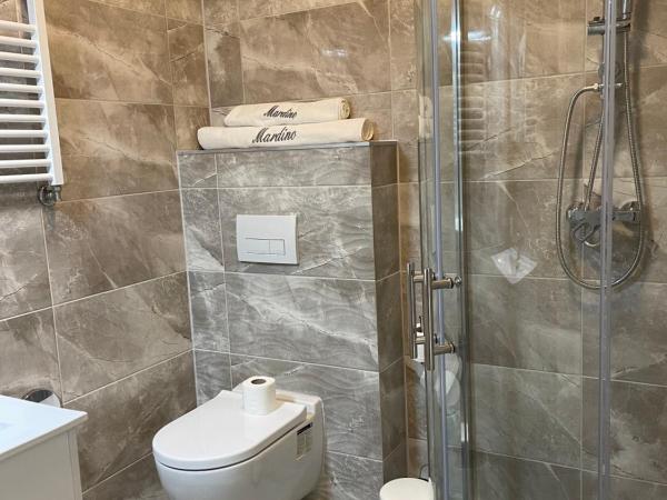 Hannover Zimmervermietung Mardino : photo 2 de la chambre chambre double ou lits jumeaux avec douche