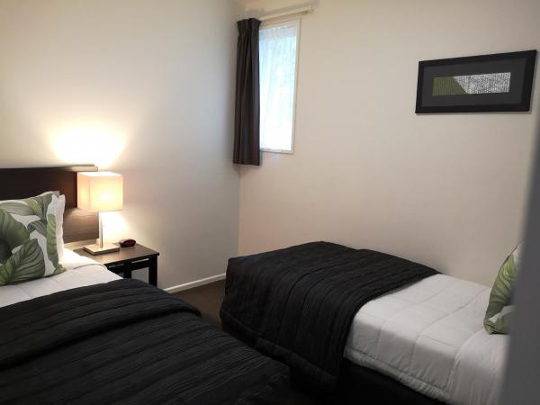 Airport Palms Motel : photo 10 de la chambre appartement 2 chambres avec baignoire spa