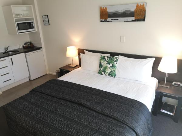 Airport Palms Motel : photo 7 de la chambre chambre lit king-size - accessible aux personnes à mobilité réduite