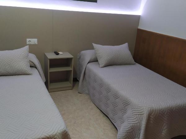 Las Rosas : photo 7 de la chambre chambre lits jumeaux avec salle de bains privative