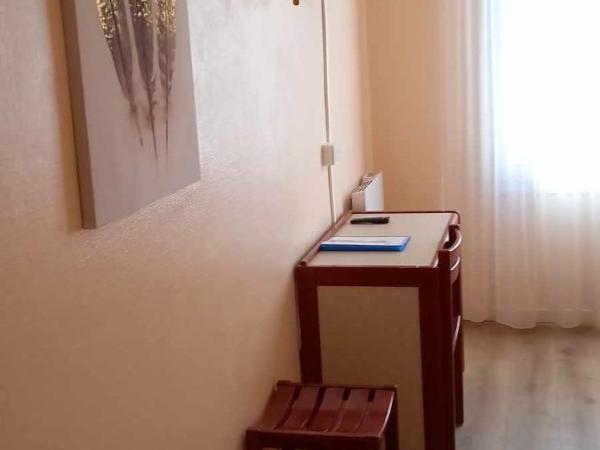 Hôtel SABLES D'O et son restaurant LE 16 BIS : photo 3 de la chambre chambre triple